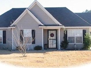 122 Foxchase Dr, Mason, TN 38049