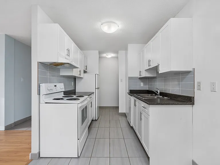 725 15th Ave SW #104 — Photo 5