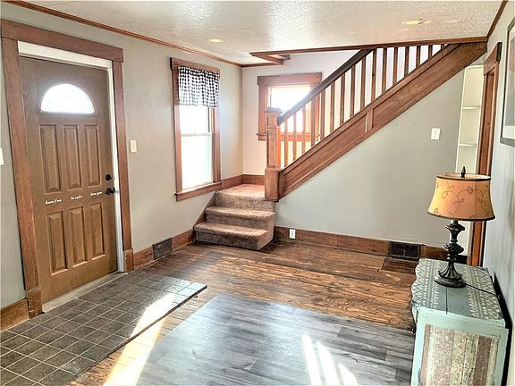 3rd image of 913 Highland Ave