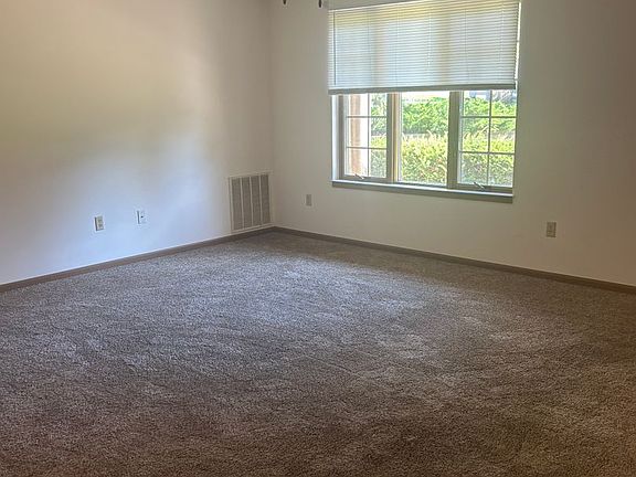 2nd image of 325 Prairie Ave #304