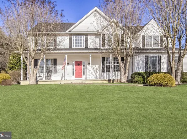 9193 Crescent Ln, La Plata, MD 20646