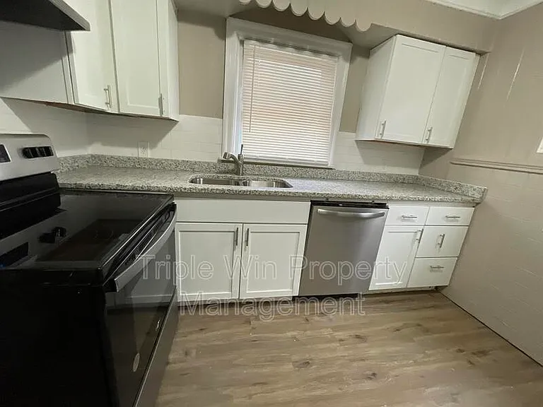 802 Rowles Ave — Photo 14