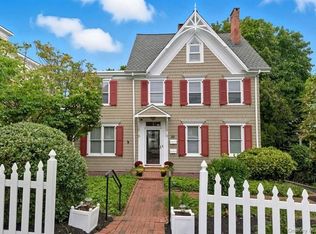 22 School St, Oyster Bay, NY 11771