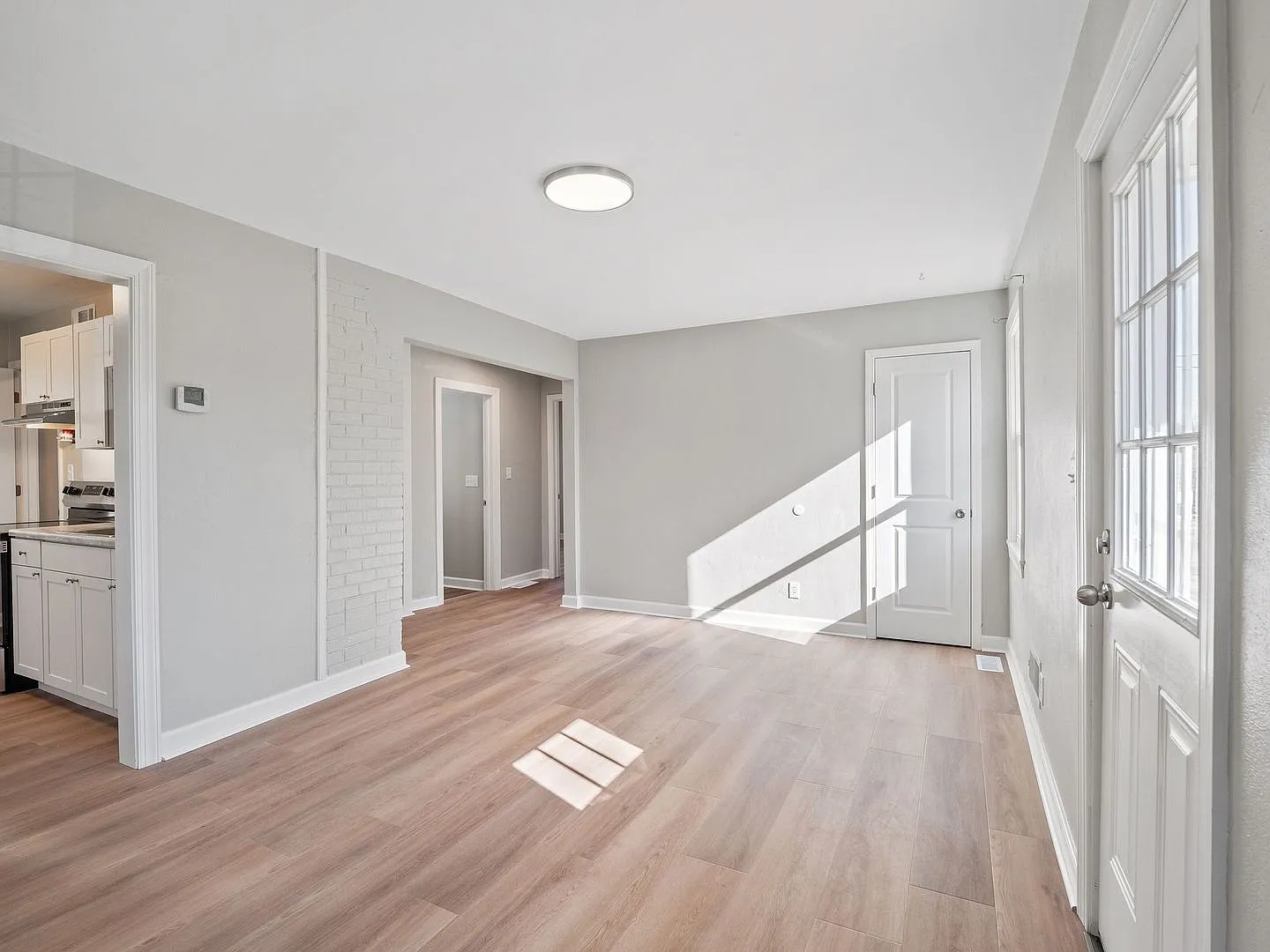 2 Bedroom, 1 Bathroom newly renovated home for rent off Williamson Rd! — Photo 4