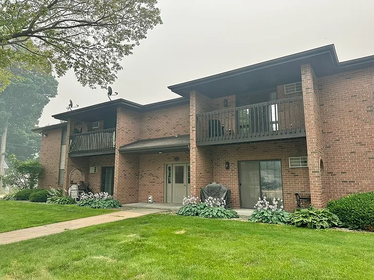 230 Robbins St #5 — Photo 4