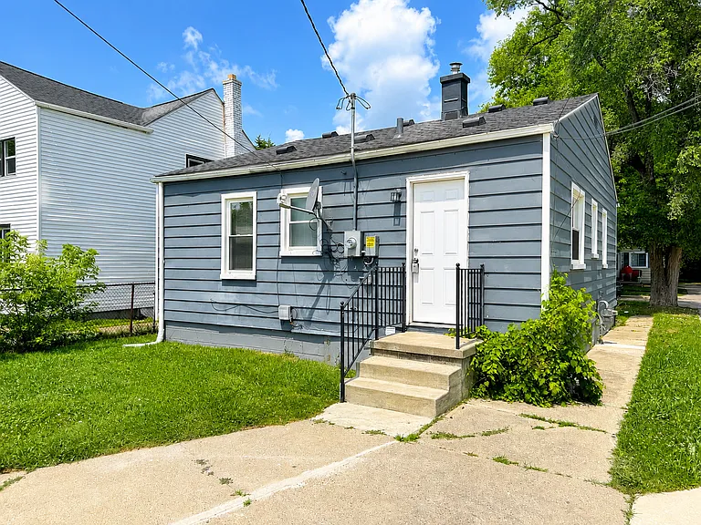 12524 Prospect Ave — Photo 4