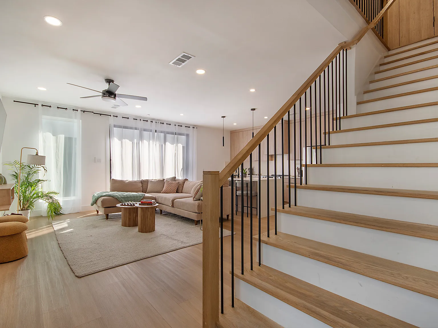 3 bed, 1765 sqft, $3,200 — Photo 3
