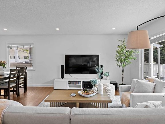 4th image of 20 Mapleburn Dr SE