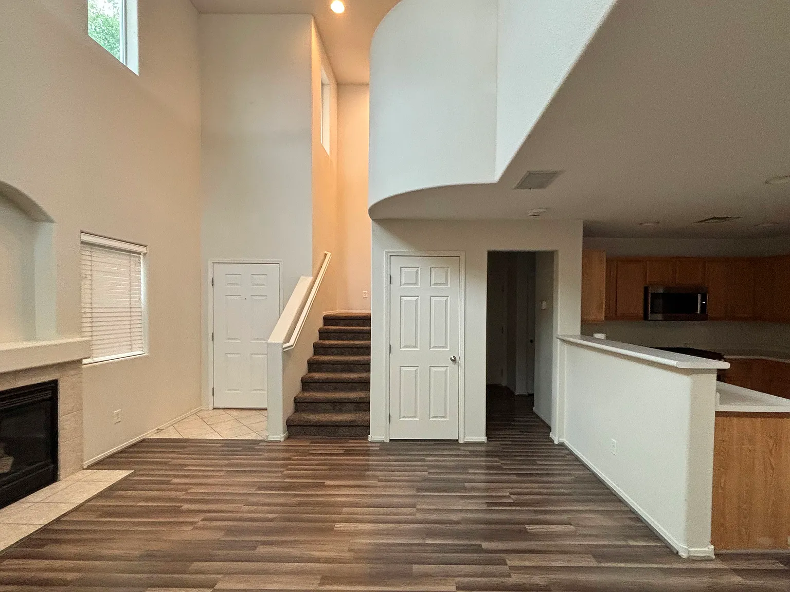 3 bed, 2.5 bath, 1595 sqft, $1,900 — Photo 3