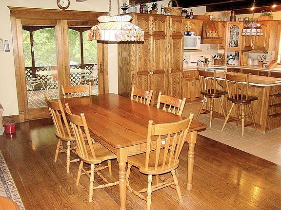 Eat-In Kitchen