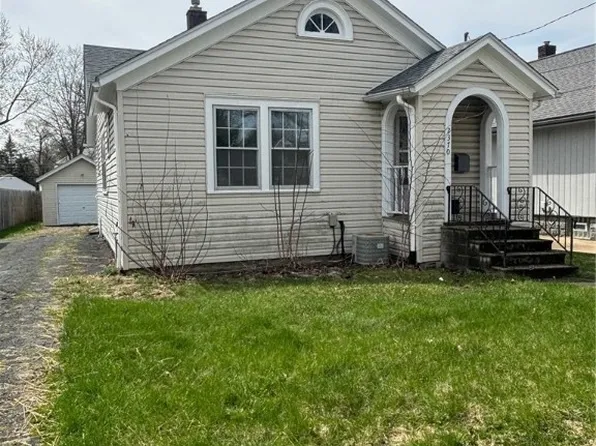 2370 Roth Dr, Cuyahoga Falls, OH 44221