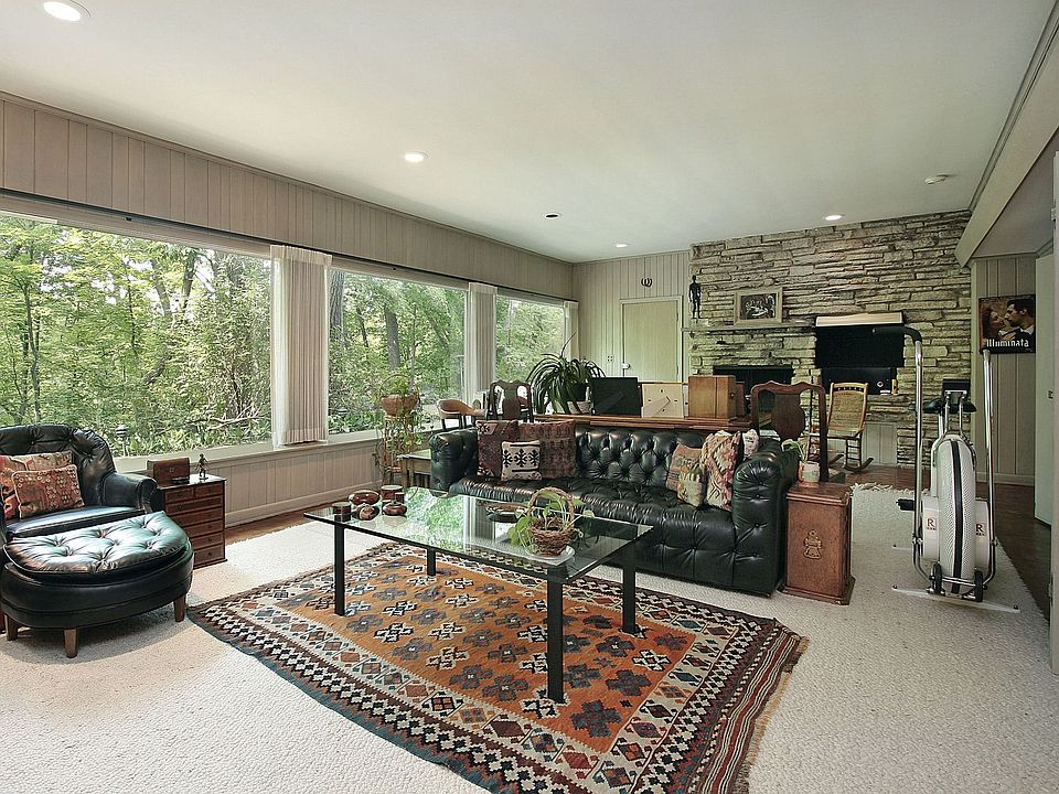 2nd image of 1045 Sheridan Rd