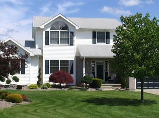 6989 Samantha Ct, Niagara Falls, NY 14304