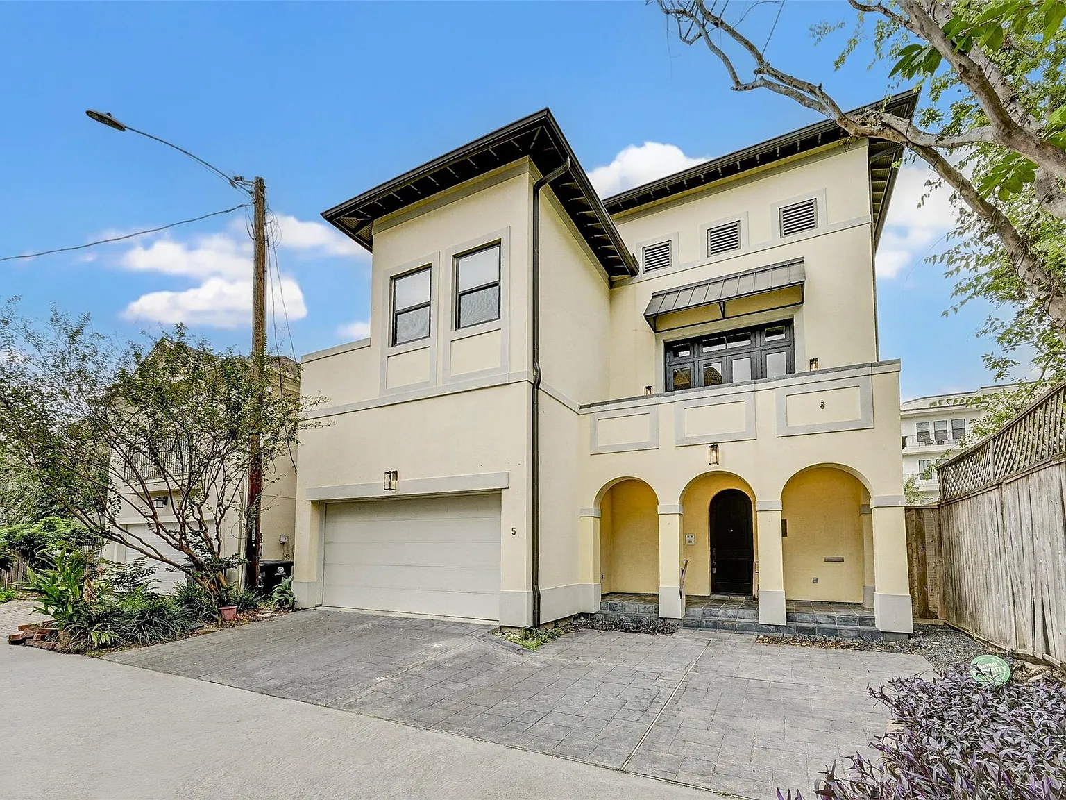 4 bed, 4.0 bath, 3981 sqft, $4,350 — Photo 2