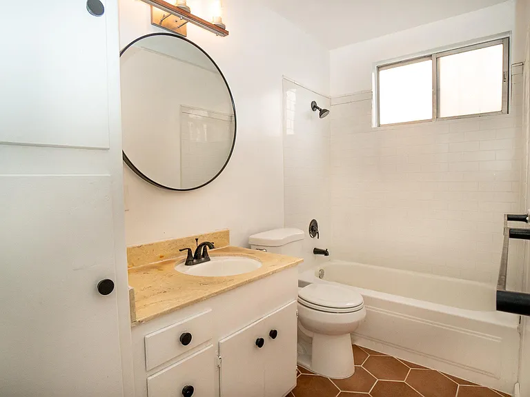 1140 Sunvue Pl — Photo 9