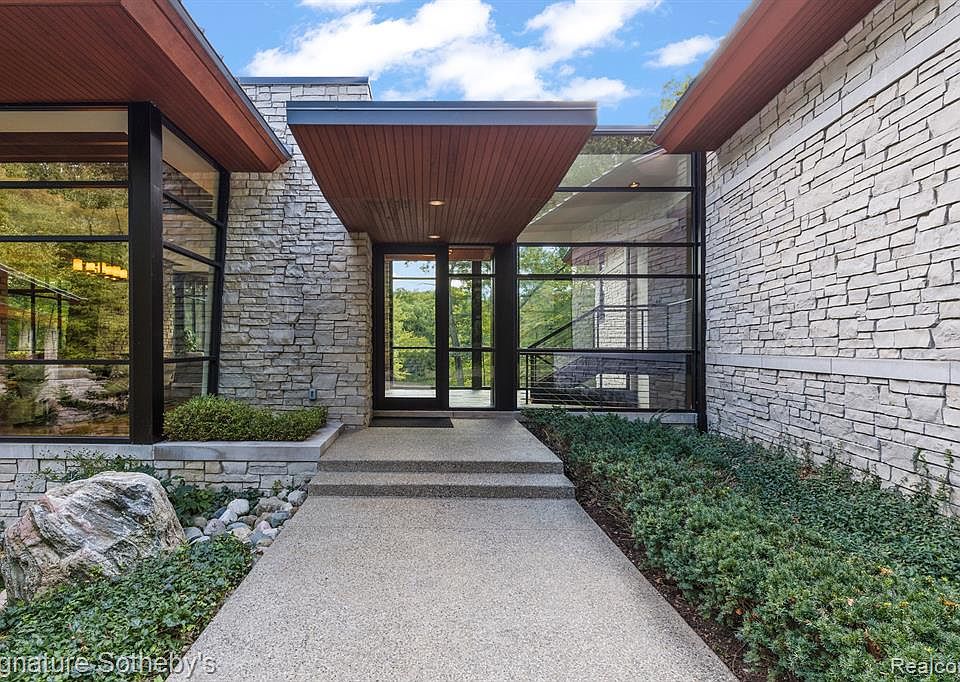 6956 Cooley Lake Rd, White Lake, MI 48383 MLS 20221039280 Zillow