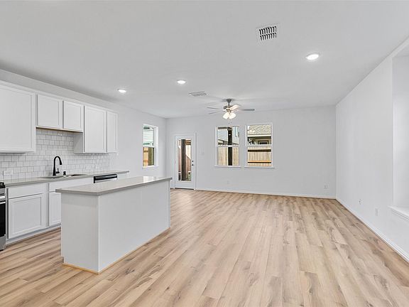 5th image of 2214 Villa Clara Dr