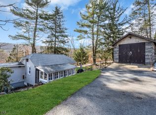 18 Pioneer Trl, Oak Ridge, NJ 07438