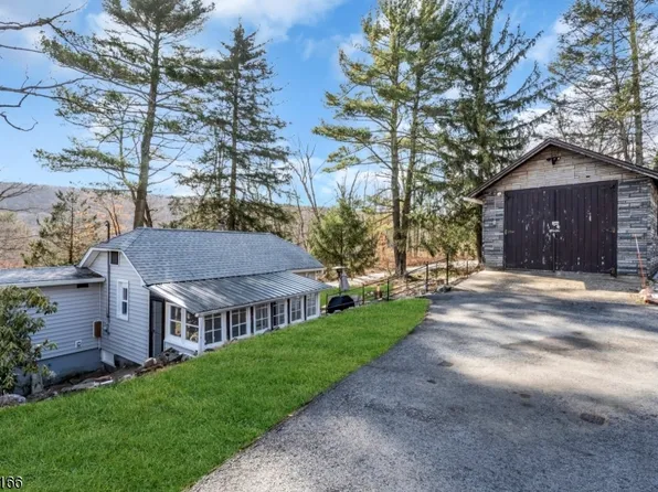 18 Pioneer Trl, Jefferson Twp., NJ 07438