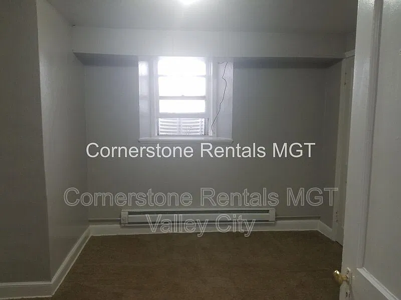 2 bed, 1.0 bath, $725 — Photo 3