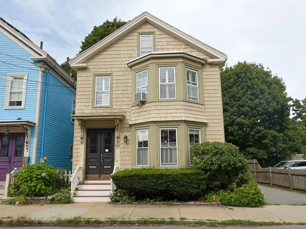 17 Charter St #2, Newburyport, MA 01950