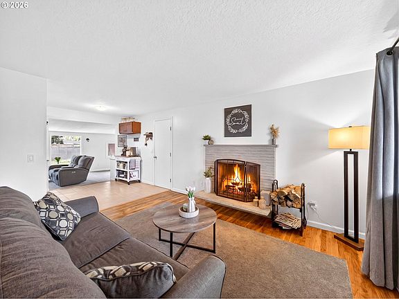 4th image of 7812 SE Crystal Springs Blvd
