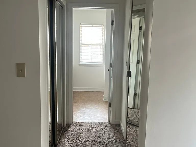 1107 W McGee St — Photo 33