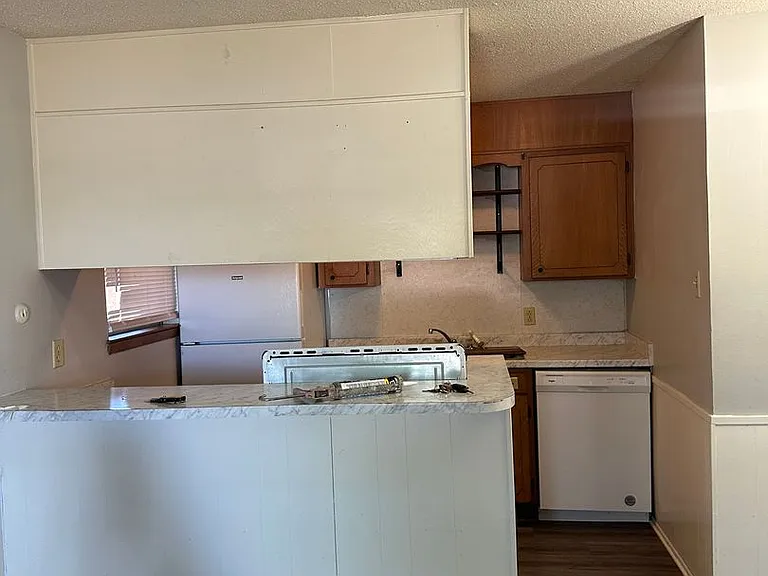 400 Johnson Dr — Photo 1