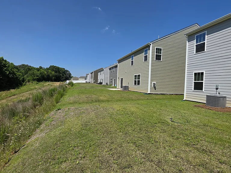 1600 Secrest Commons Dr — Photo 29