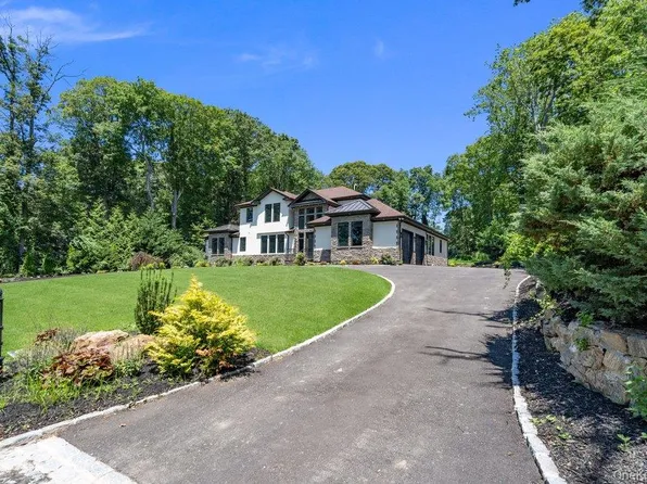 21 Arista Drive, Dix Hills, NY 11746