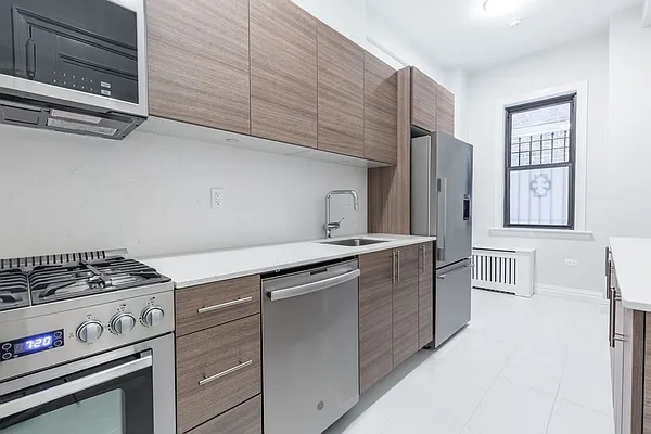 Rented by Stonehenge NYC LLC | media 14