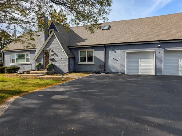 2140 Beechnut Rd, Northbrook, IL 60062