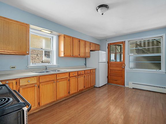 5th image of 2623 W Berwyn Ave
