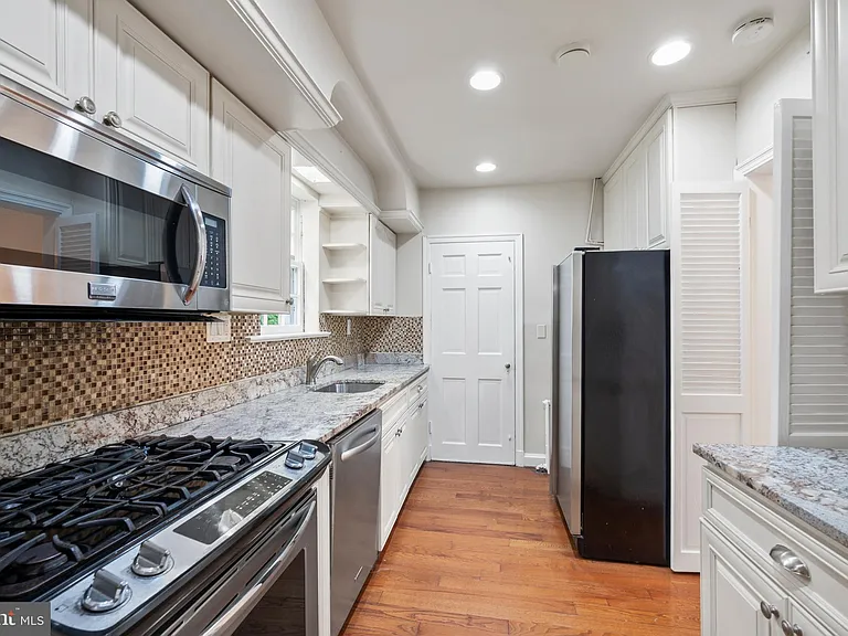 5122 Fairglen Ln — Photo 10