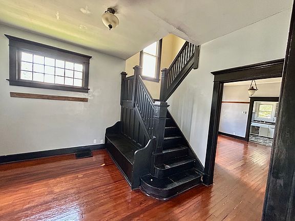 2nd image of 1100 Baker Ave
