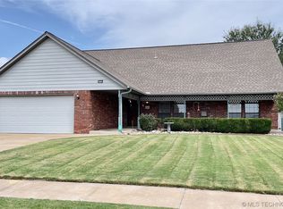 4225 S Dogwood Ave, Broken Arrow, OK 74011