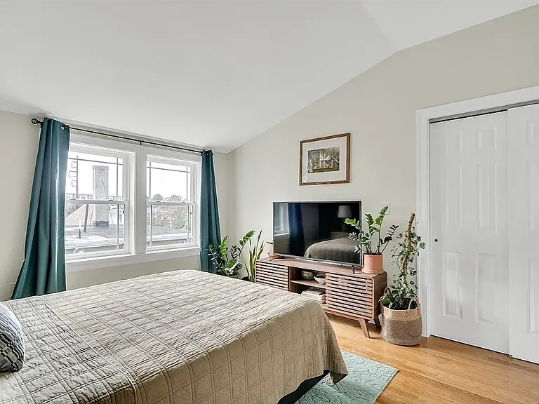 25-27 Albion St #2 — Photo 9