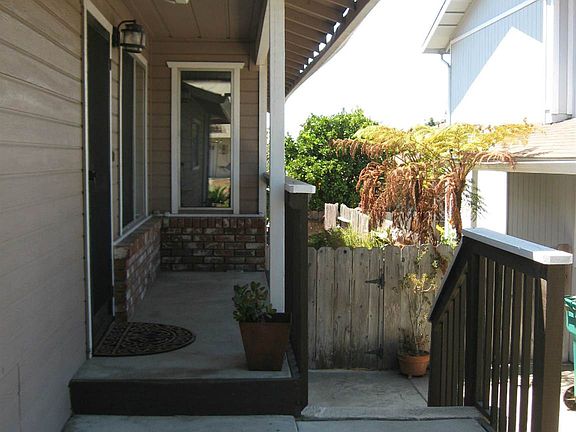 02 - Front Porch