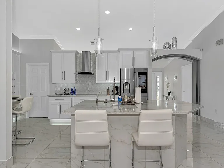 1011 NW 19th St — Photo 37