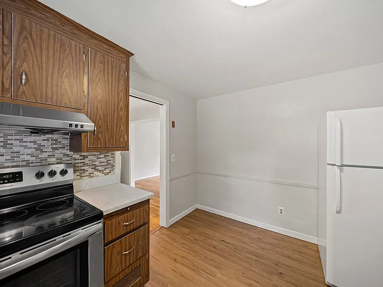 149-151 Gould St #149 — Photo 9