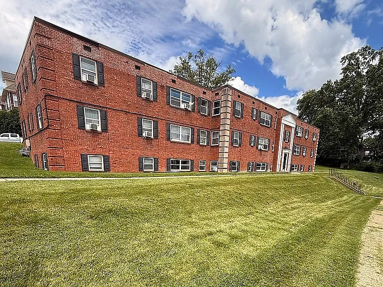 220 Hutchinson Ave — Photo 11