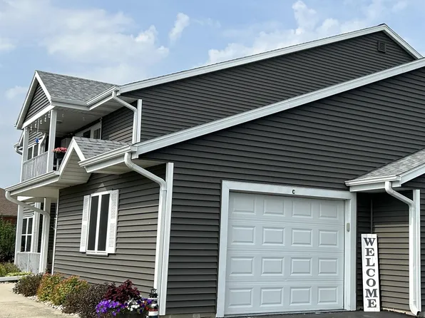 276 S Mountin Dr, Mayville, WI 53050