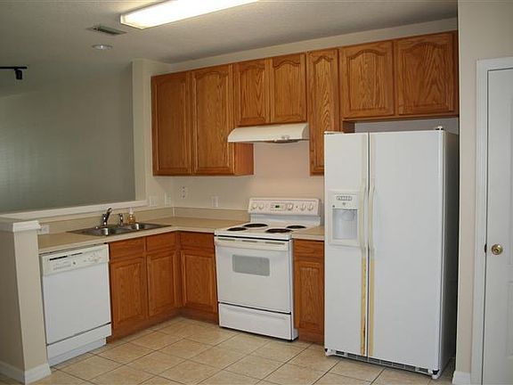 4th image of 1325 Hampton Park Ln