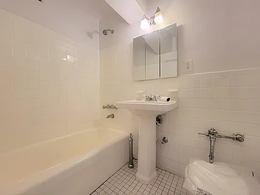 Rented by Made In NY Realty | media 23