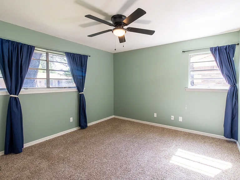 1535 Primrose Dr — Photo 24