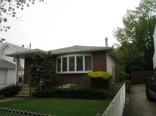 134 North Dr, Valley Stream, NY 11580