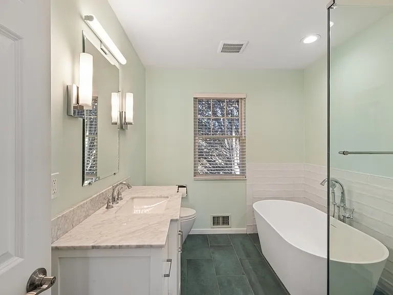 70 Mill Pond Ln — Photo 23