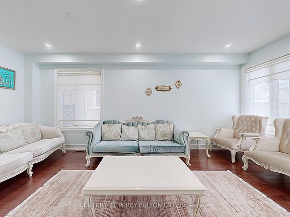 2nd image of 11 Sinatra St