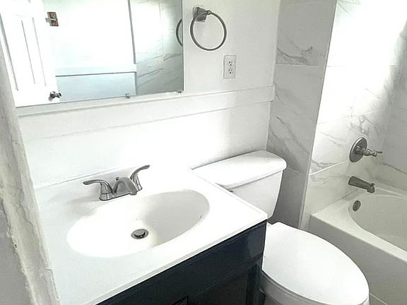 4th image of 709 E Burnett Ave #709