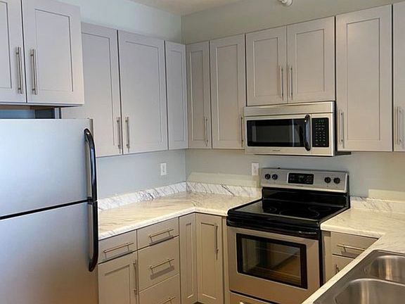 5th image of 4422 N Cypress Ln #110